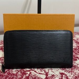 Louis Vuitton Black Epi Zippy Wallet Organizer